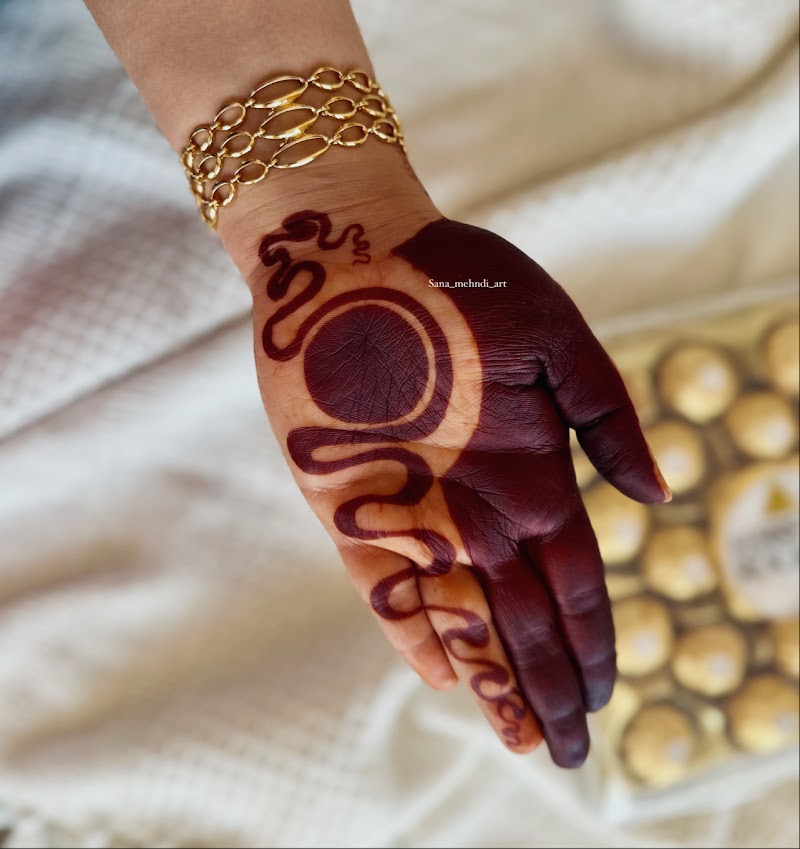Dubai Henna Artist / Sana Mehndi Art / home service