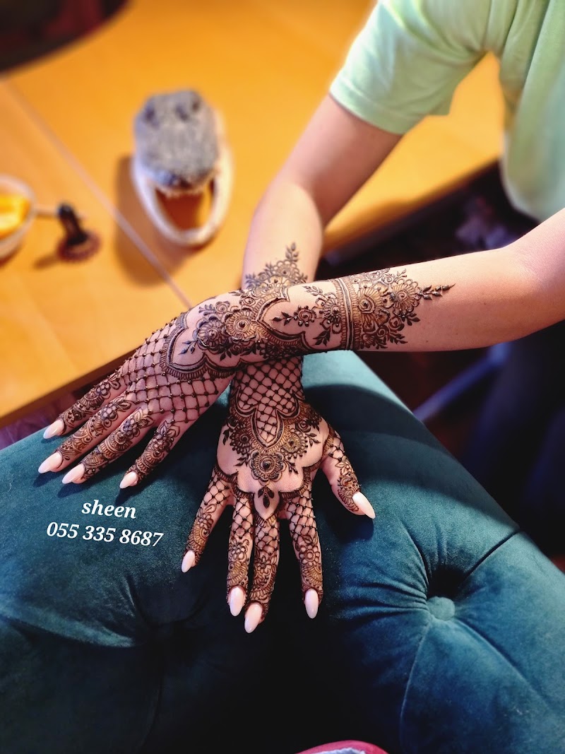 henna artist (حنايه )(mehendi) Face painter (face painting) Party and Event planner