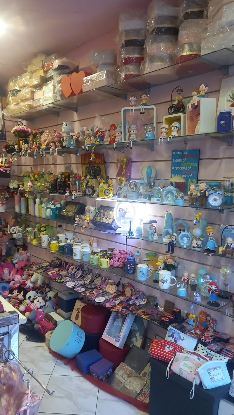high 5 gift-shop