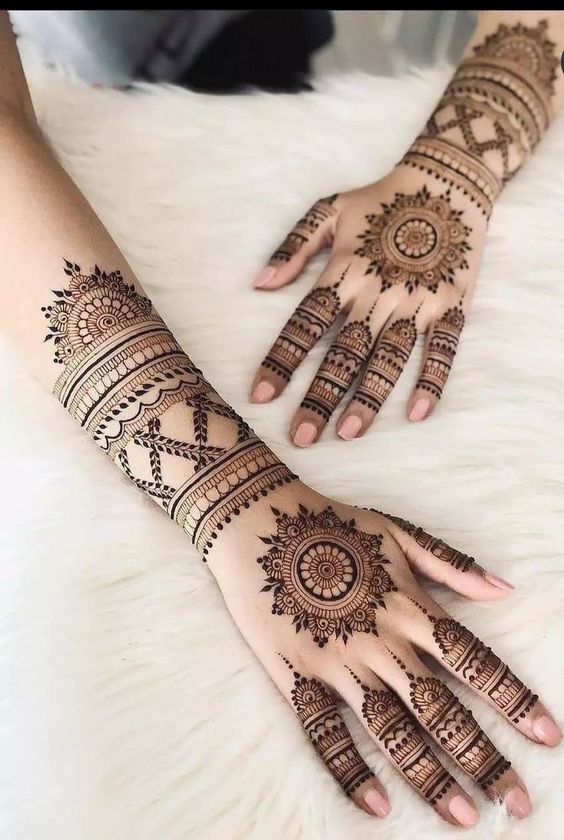 Inara - Henna Mehndi Artist in Jeddah - فنانة حناء في جدة