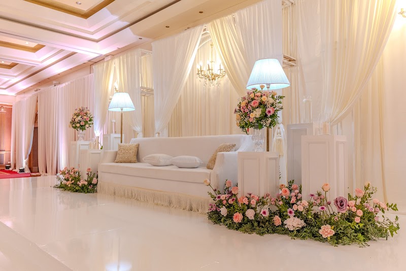 LAZARI home event and flowers