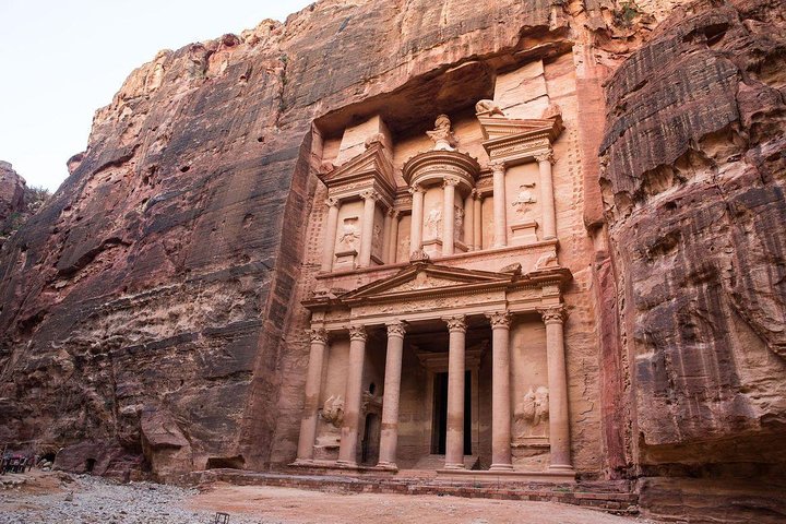 Retaj Jordan Tours & limo Services